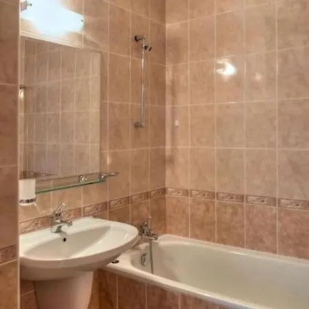 アパート One Bedroom In Complex